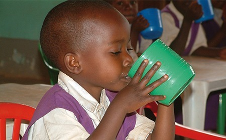 A glass of milk for the children of Hanga